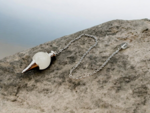 Pendules en pierre sphères