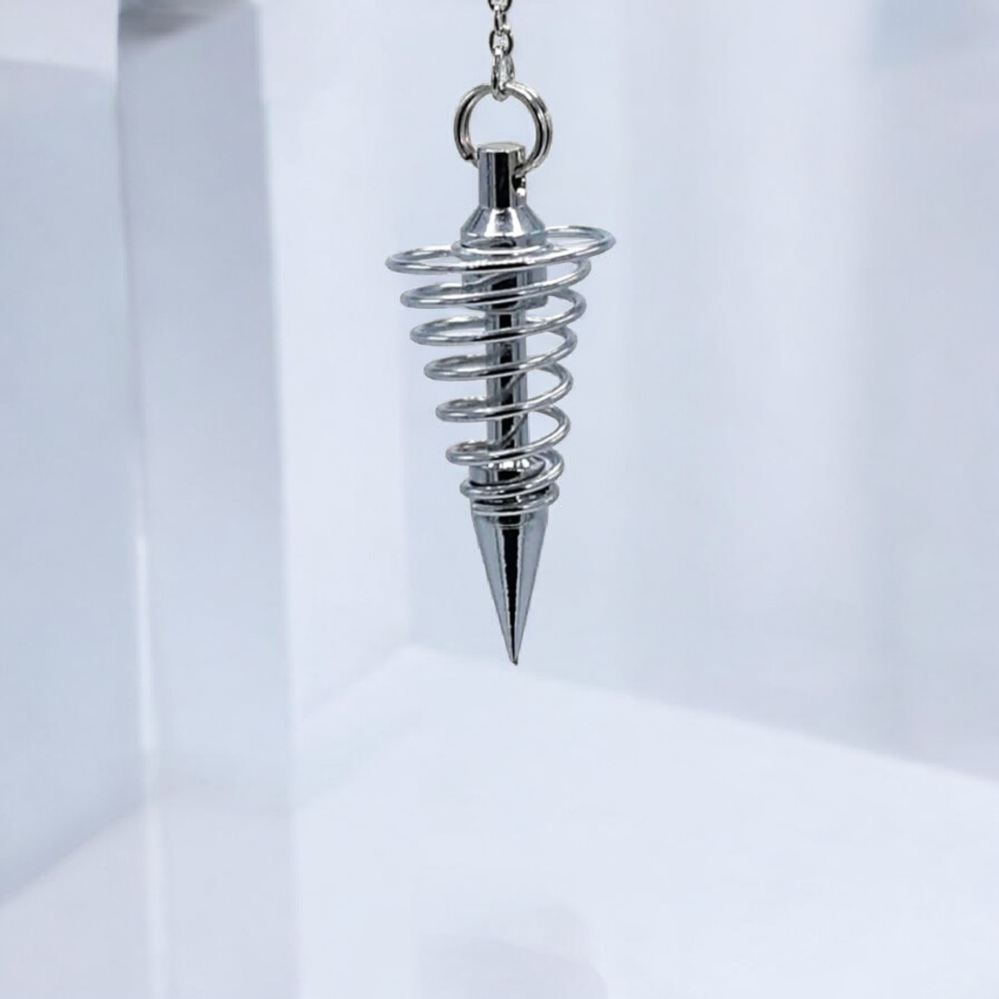 Pendule laiton chromé en forme de spirale